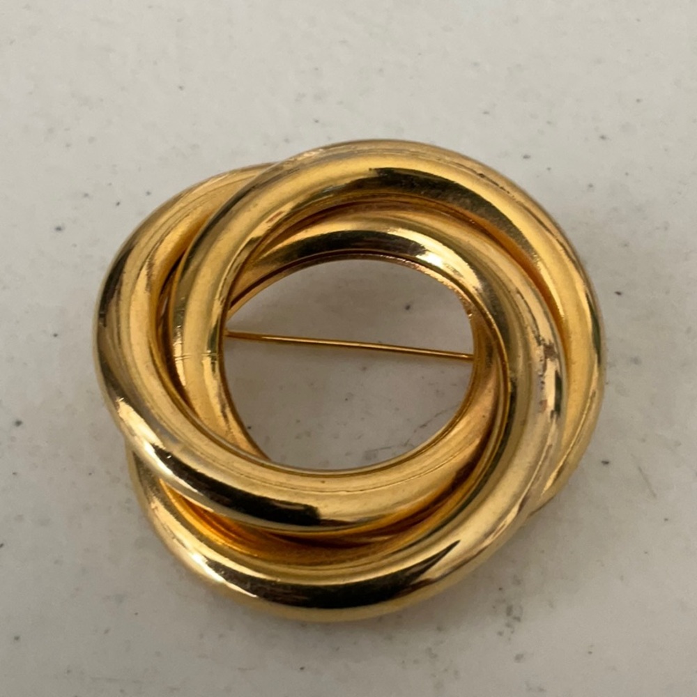 Timeless Gold Infinity’s Interlocking Rings Brooch - image 1